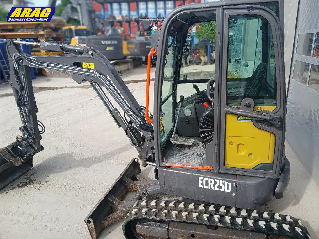 233787f4-5f09-4bda-86b3-375167a18b90-Volvo ECR25D, 0000001952_02.jpg