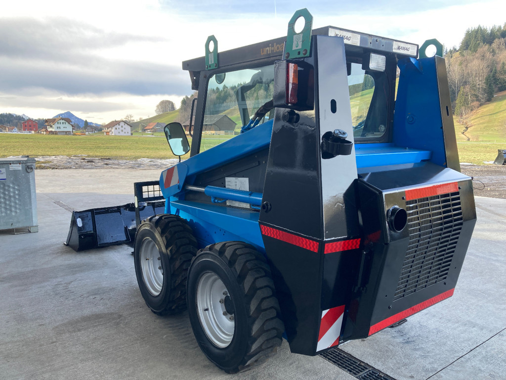 832a6cd5-ada0-4c67-aae4-7bec38bb3106-Case Kompaktlader (3).jpg