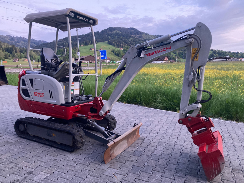 8c39ab28-5576-47d2-9396-f83e8da30547-Takeuci TB2016 (4).jpg