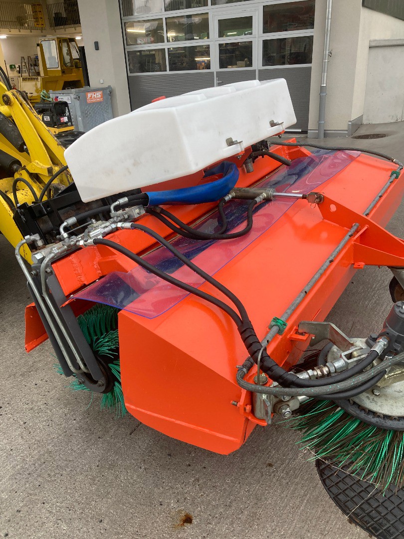 d7d010c8-136f-4932-ba24-d9159403bd18-Wischmaschine 02.jpg