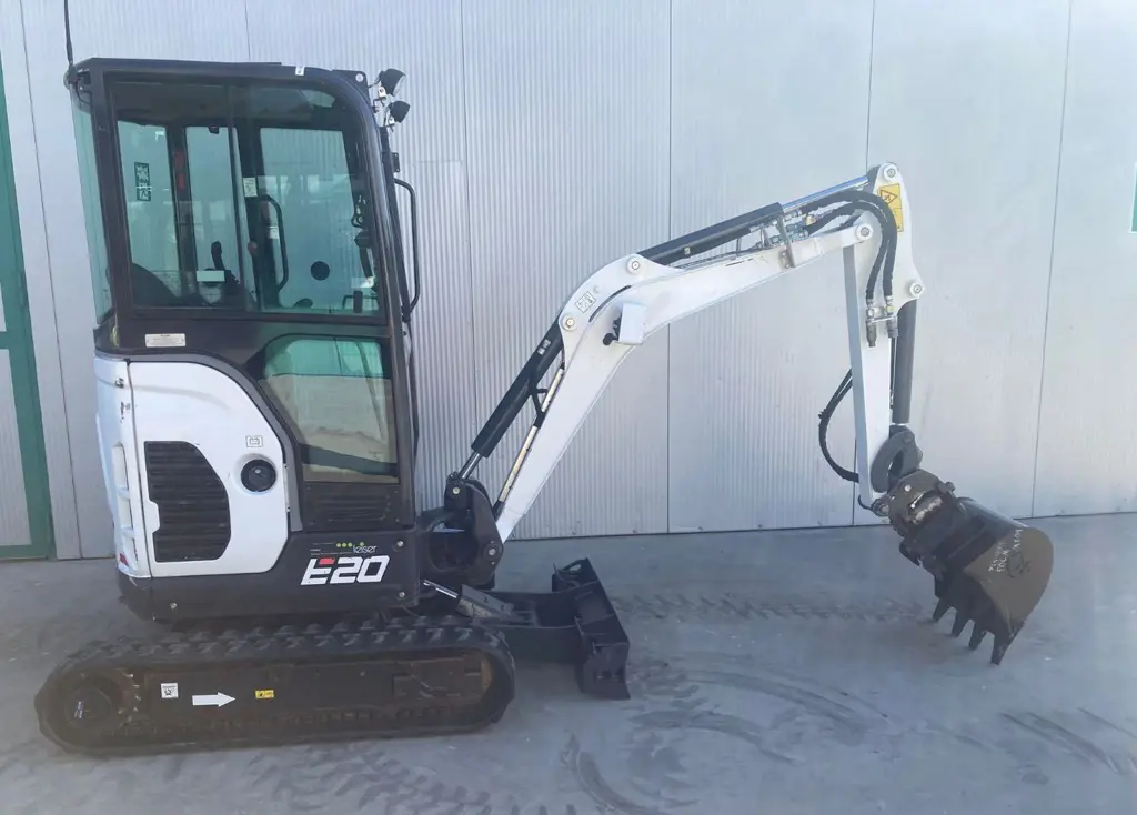 6fe45299-116e-456d-b597-21efae0b6fc9-bobcat schweiz-bobcat bagger-E20. 2.jpg