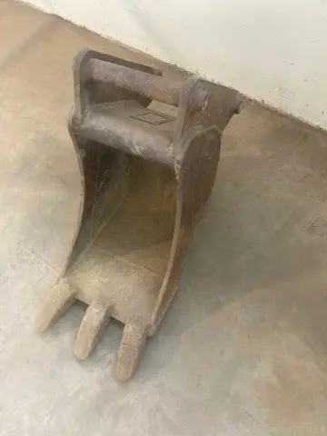 8ee8c6d2-b75a-4c86-87c5-b372cf9186c6-G Grablöffel 30 HUM10_01.jpg