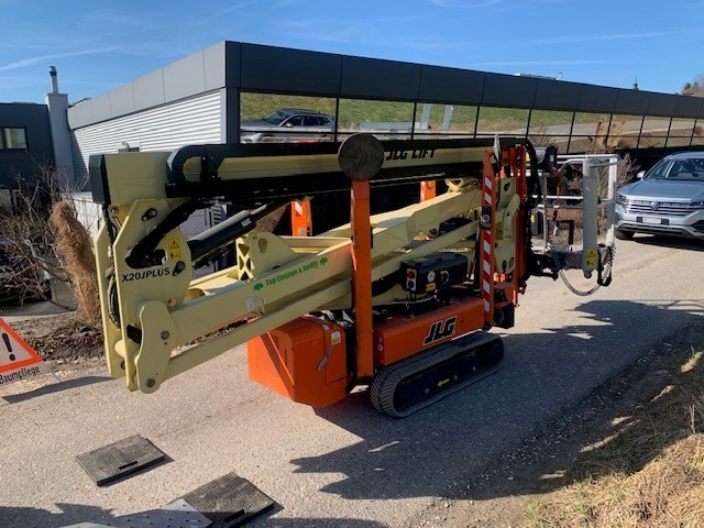 e909f715-b6f0-411f-942d-9bd6287e3277-JLG1.jpg
