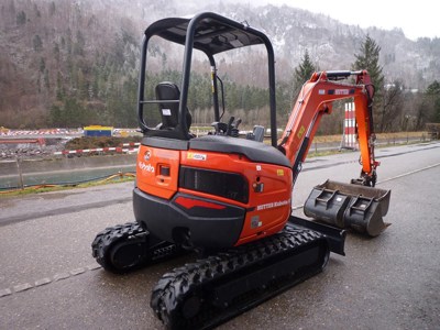 Kubota U 27-4