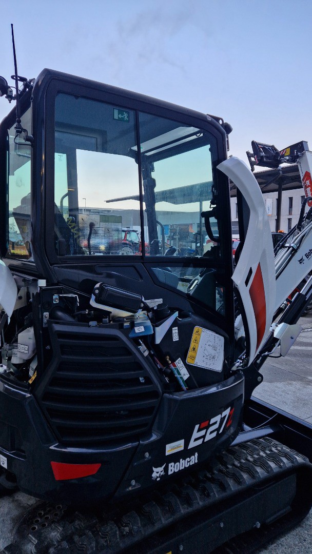 bdba9216-c46f-4d95-ab31-d8b9e053b6b4-E27z B5W712695 (1).jpg