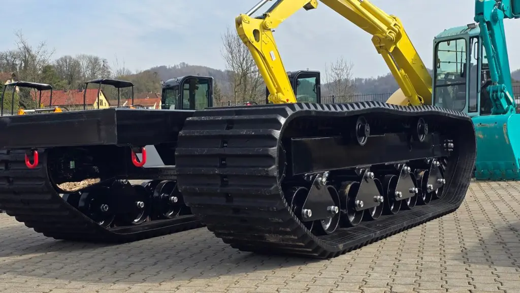 5e0d77ca-869d-459e-92e1-d7f605b9d77e-Hersteller Gummiketten Fahrgestell.jpg