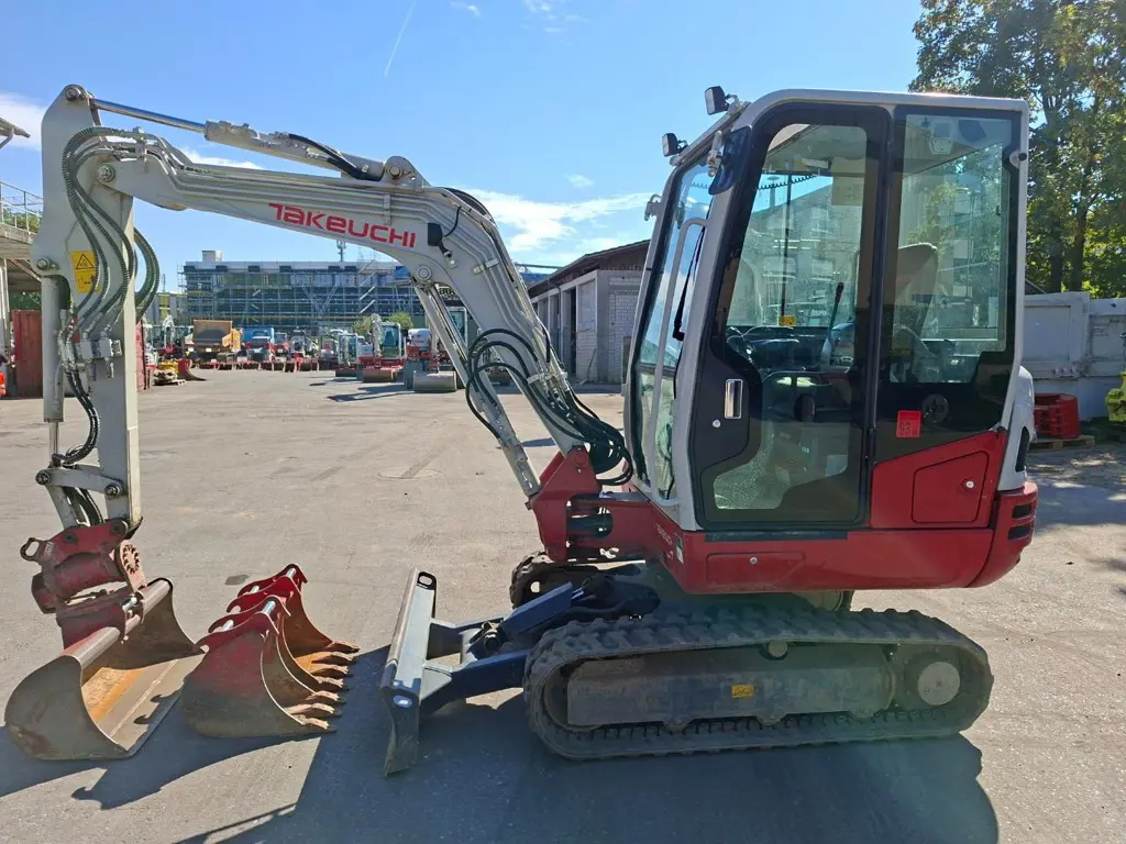 TAKEUCHI TB230 zu Verkaufen