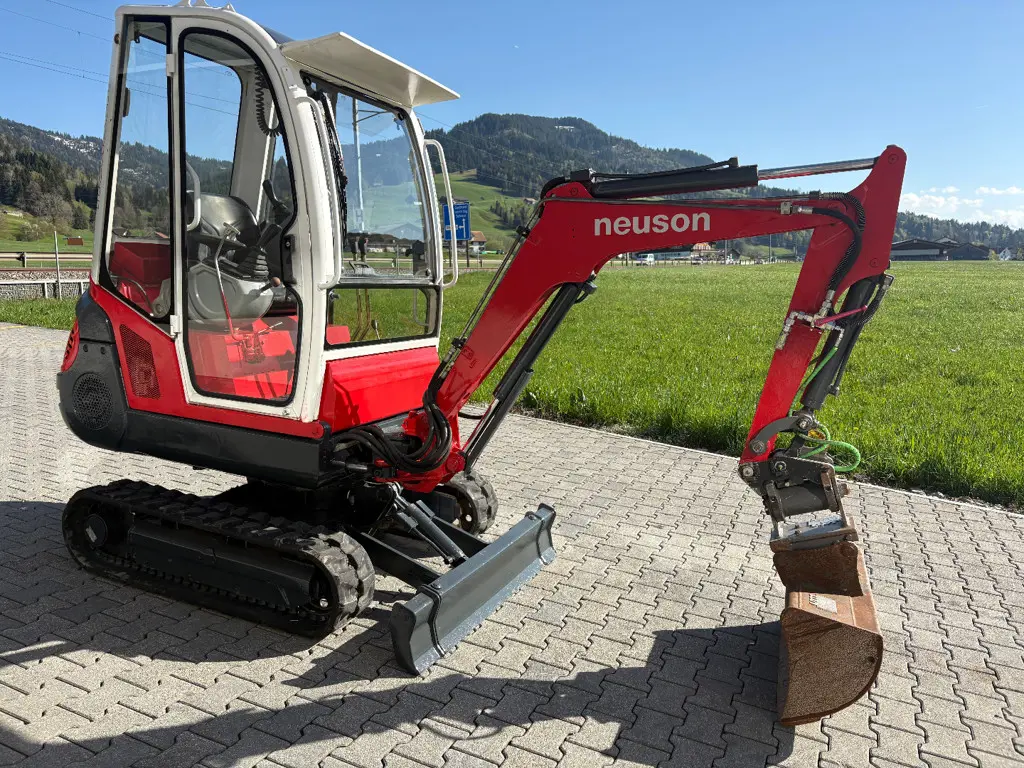 bd4eddbe-13c8-44e1-85ad-fb2e7d799127-Neuson 1.7 To (2).jpg