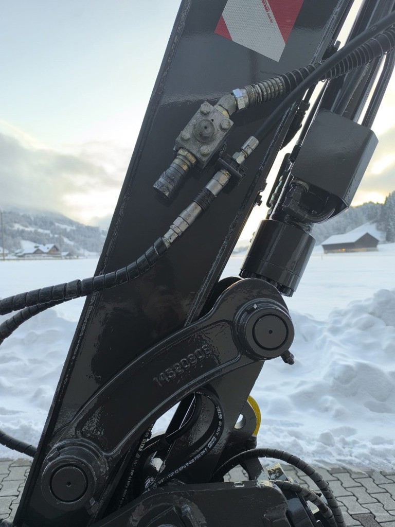 84010ca7-afb6-43b4-ac1c-8946bec5dd48-Volvo ECR88 (7).jpg