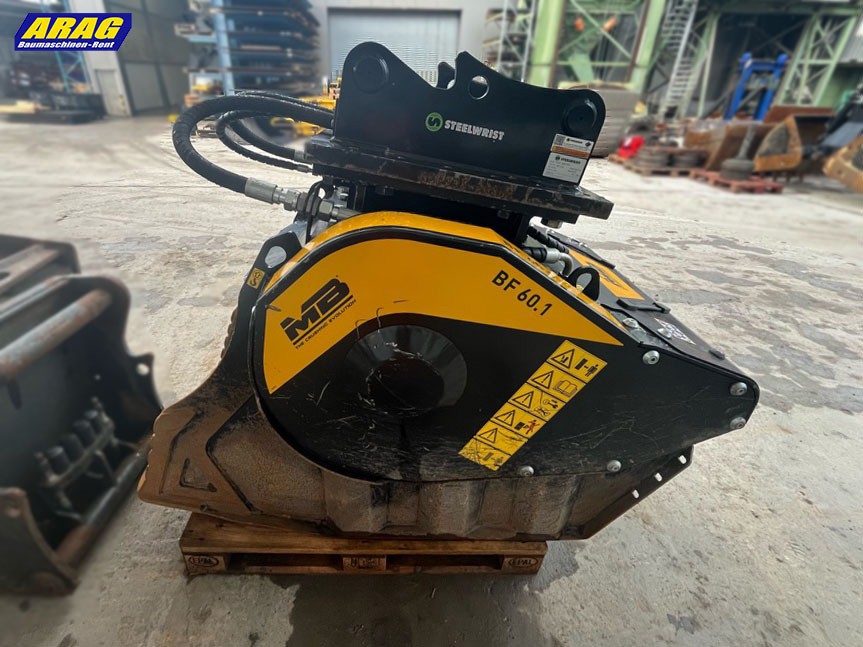 e01e71d4-91f7-429d-a8e1-ecba460eed9b-mb BF60.jpg