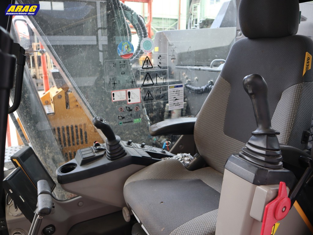 1d12317d-1f17-4bd9-a0ba-72513fae904c-volvo ECR145EL_0000002070_02.jpg