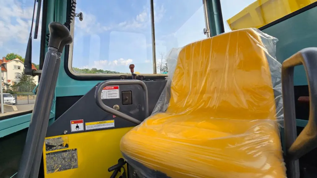 d5858ab7-80ed-4885-85ce-3d0b014ebc83-baggersitz neu.jpg