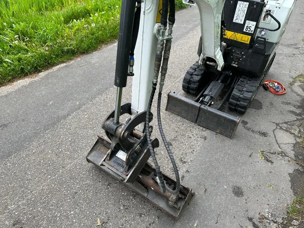 3b85f349-1226-4fcb-8097-f54381db616c-3.-leiser-ag-bobcat- e10e.jpg