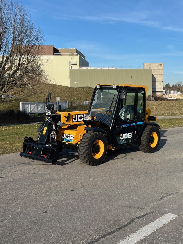 c9a74050-dc59-46e3-bb71-311acb6e22f4-525-60E 2.jpg