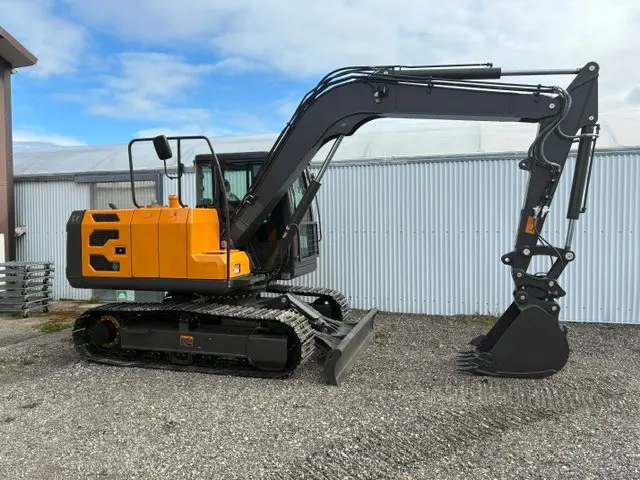 À VENDRE : Pelle sur chenilles TOSH TE80 (8 Tonnes)
