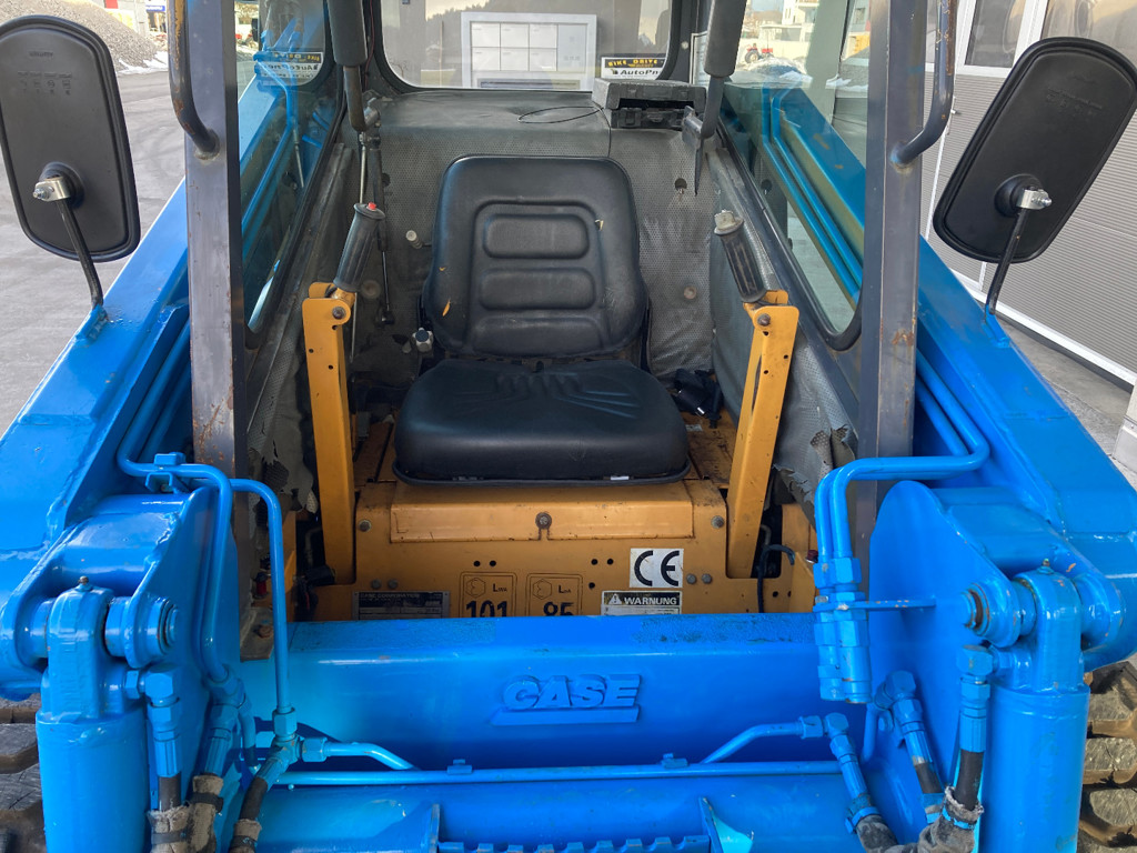 328d8528-be49-4ffc-ab1e-818d2da542ae-Case Kompaktlader (6).jpg