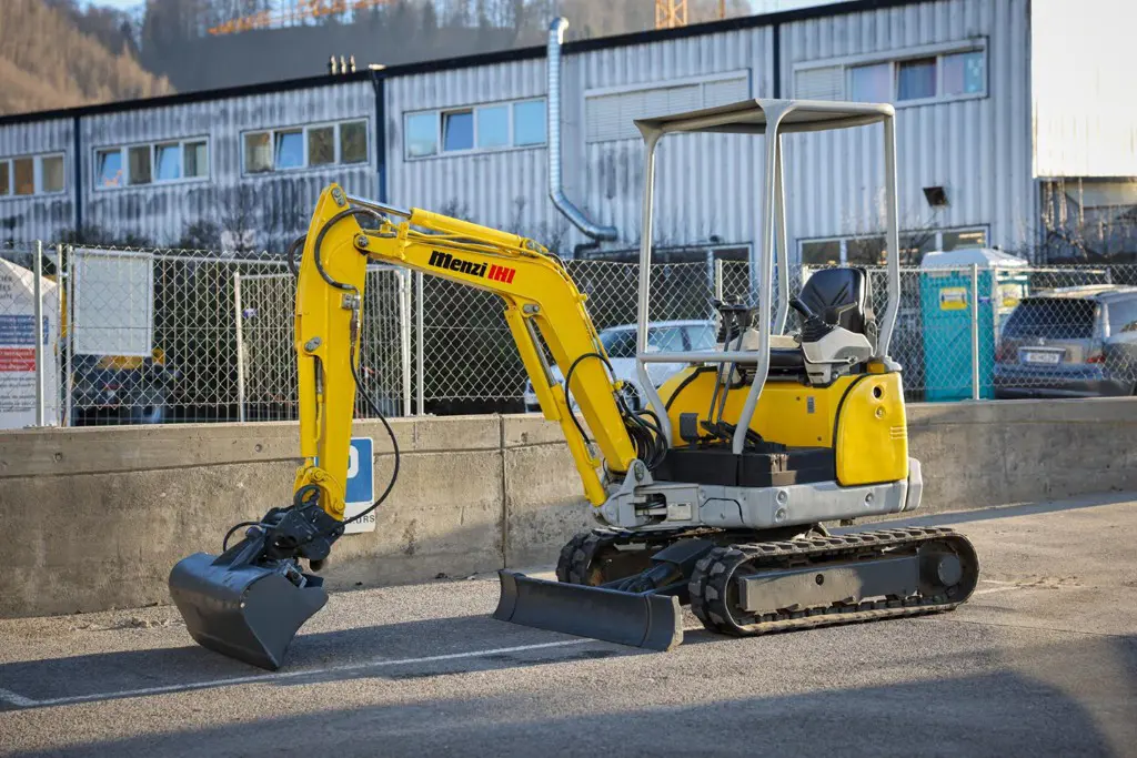 Mini pelle MENZI IHI Kubota 1.6T - E.14.25