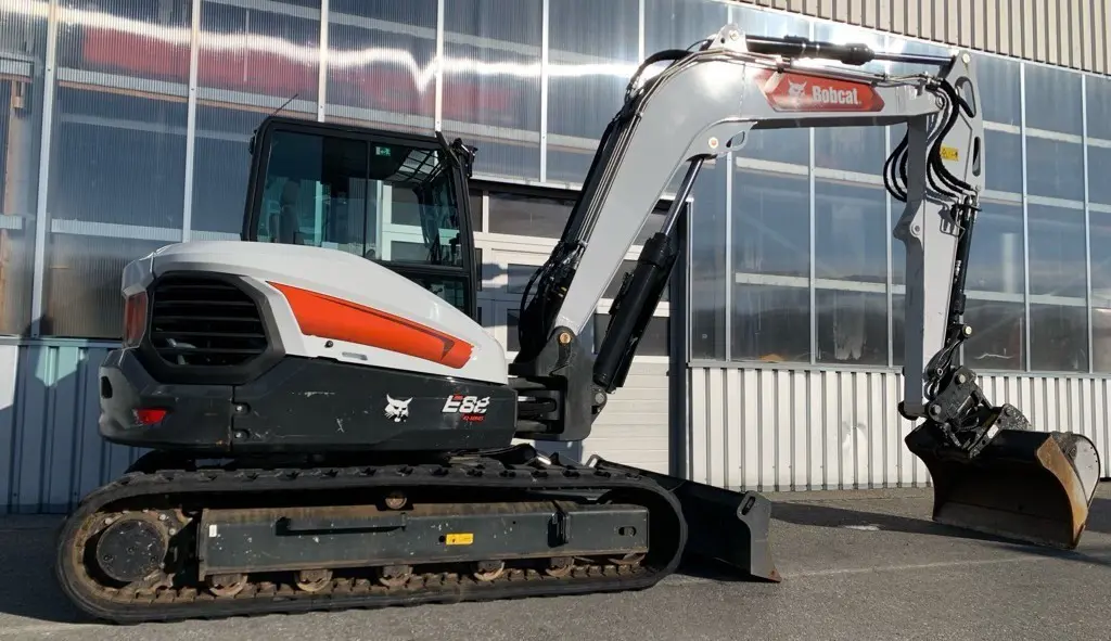 cefd3326-03b2-4a45-ab8e-e4eace9e6367-leiserag-bobcat-E88-Bagger 3jpg.jpg