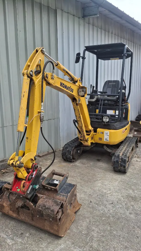 63c9e2ea-f360-4fa3-a71b-de2e81feead3-Komatsu PC16R-3HS (1).jpg