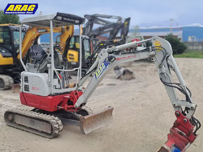 4eae78cf-6086-4b4c-b042-a000c5fc3895-Takeuchi TB215_0000000275_03.jpg