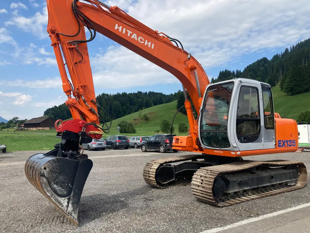 0ff25268-1d7f-45be-a159-7607cffa0b20-Hitachi EX 135 (5).jpg