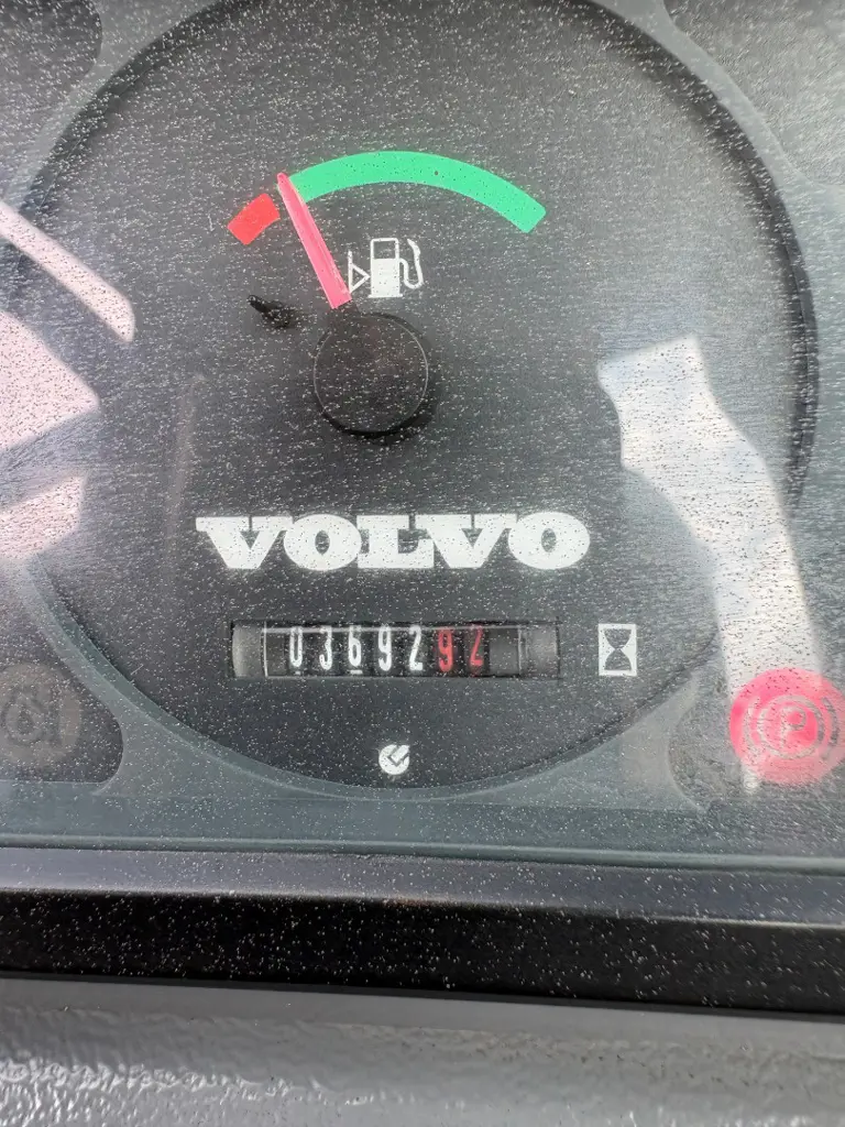 be581247-7587-4648-9752-bc25387ee6f5-Volvo L20B (9).jpg