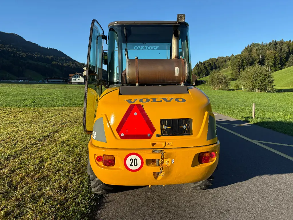 3dc7de13-7791-4c00-8178-f97688d14618-Volvo L25B (7).jpg