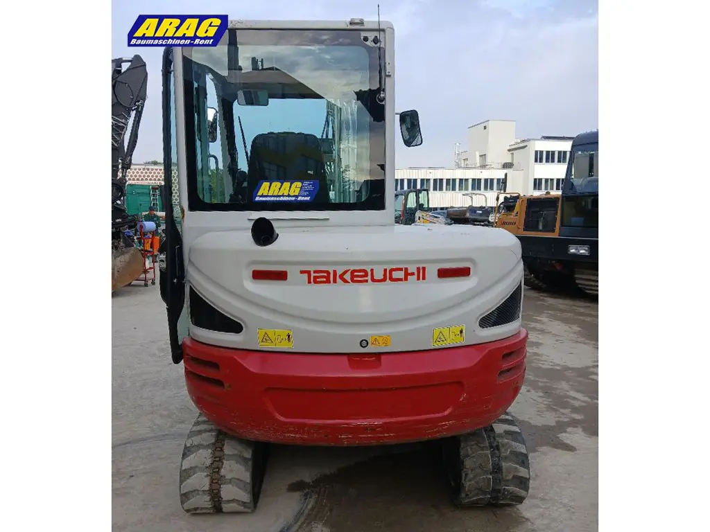 62f21b4a-e1e7-4e39-9e9c-c29f7dc7cc00-Takeuchi TB240_0000002218_02.jpg