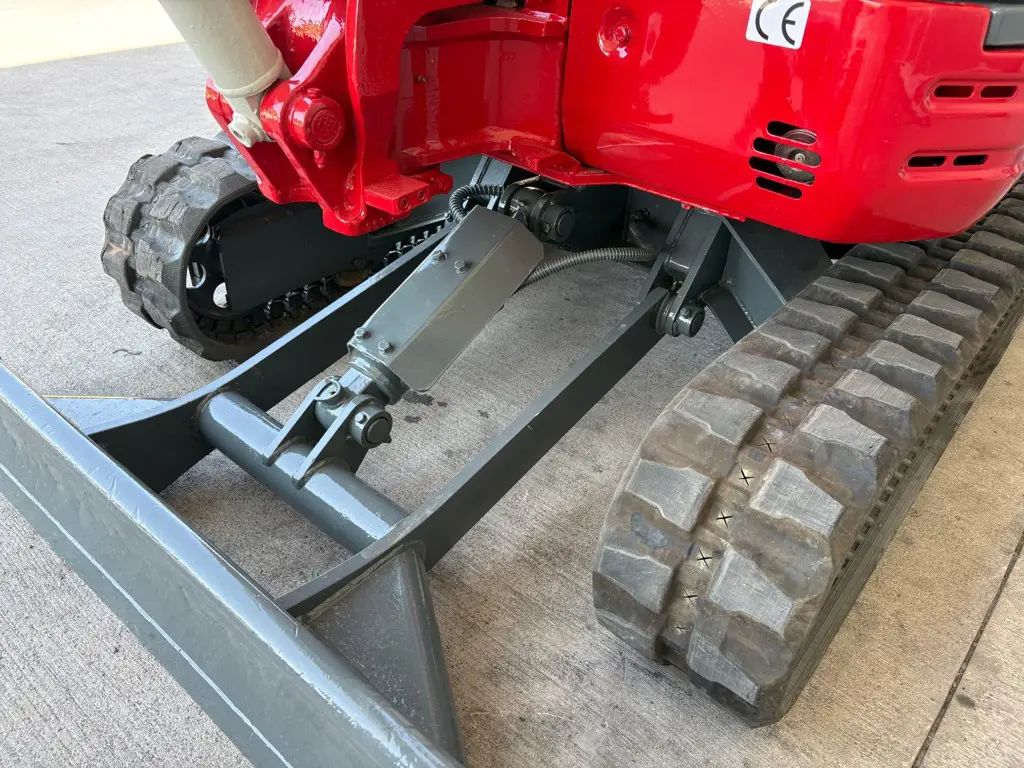 f10748ae-b413-4126-90cf-43e55253c775-Takeuchi TB23R (5).jpg