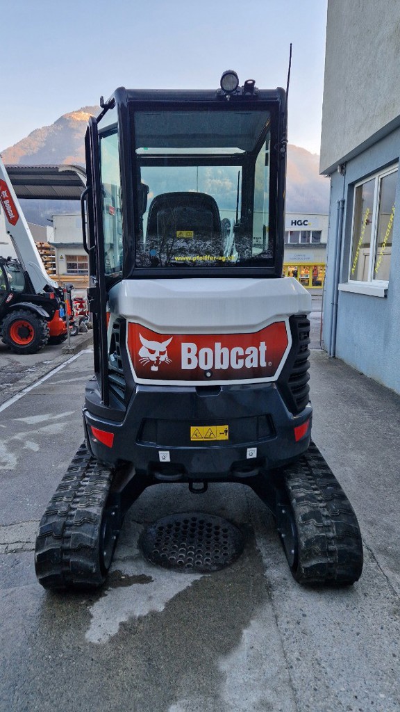 fe160157-8306-4b97-89d5-035e6c4dcd08-E27z B5W712695 (4).jpg