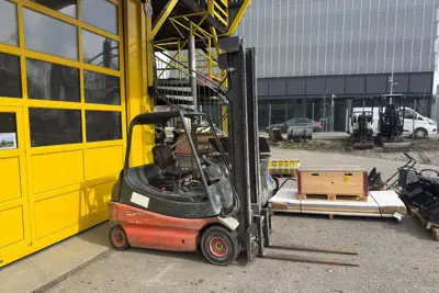 Linde Elektro Gabelstapler E25-01