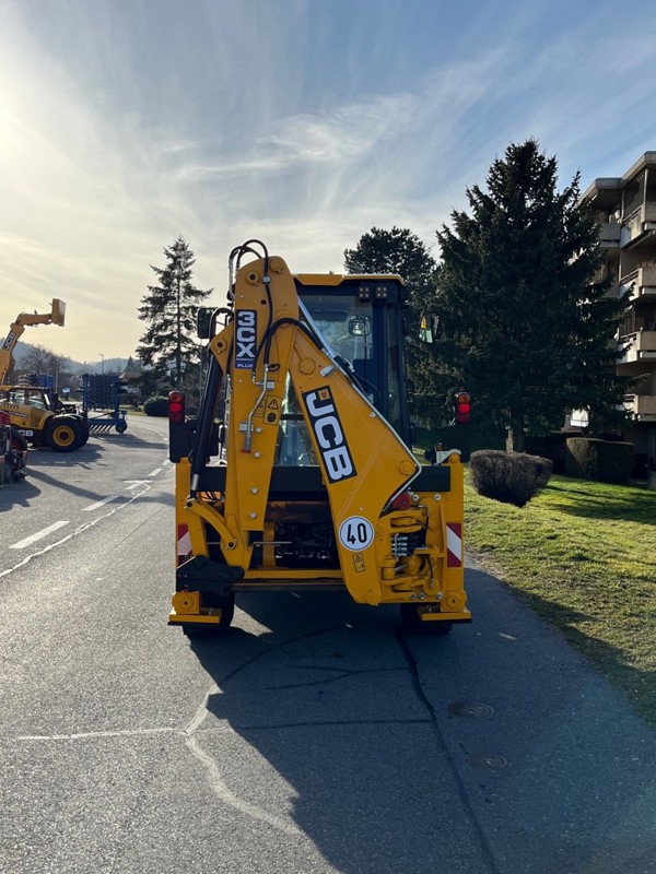 9c50fb2c-01c3-4893-9bf4-12b76b036a59-3CX 5.jpg