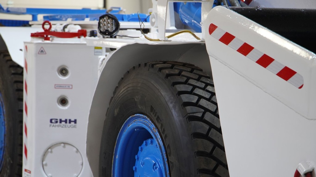 16b82bea-999c-4a5d-b59c-0cb7e3876d74-mining loader.jpg