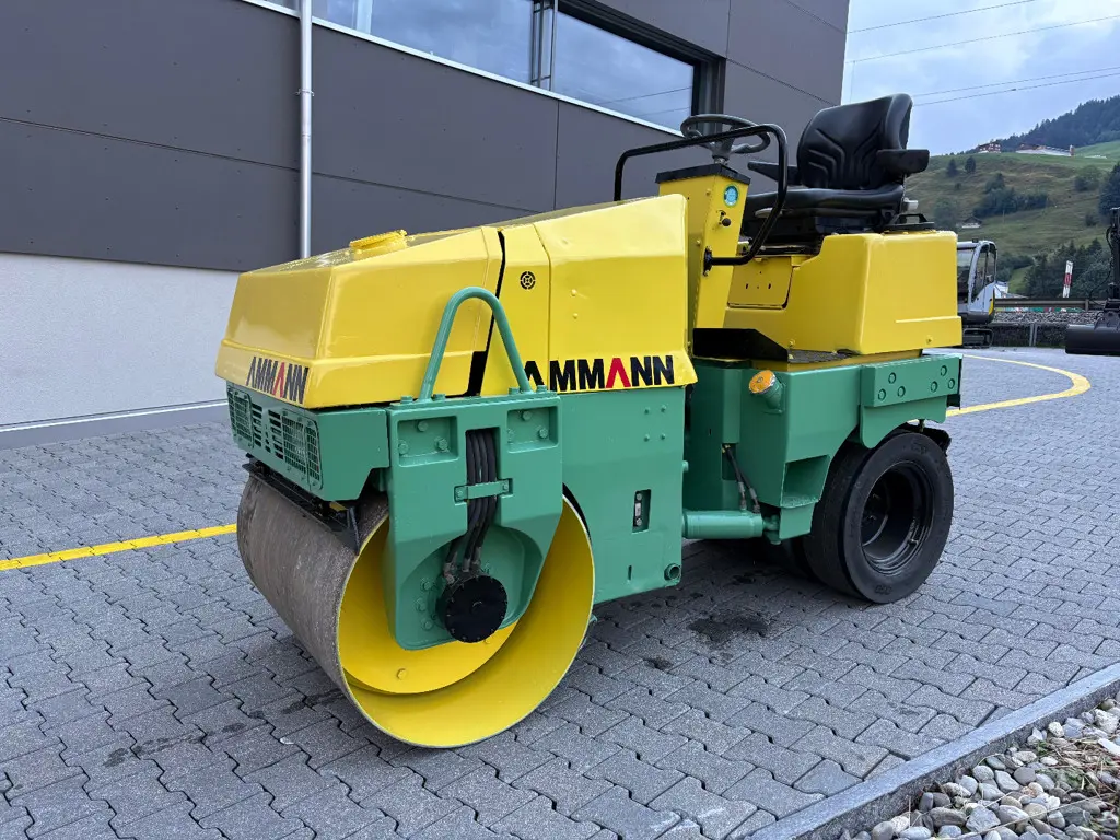 149eda74-701c-451c-ba1c-f74ac3bb209b-Ammann AV23 Walze (2).jpg