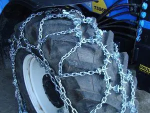 e1955901-1b90-4645-9997-ffa6726d09c3-Schneeketten auf Rad.jpg
