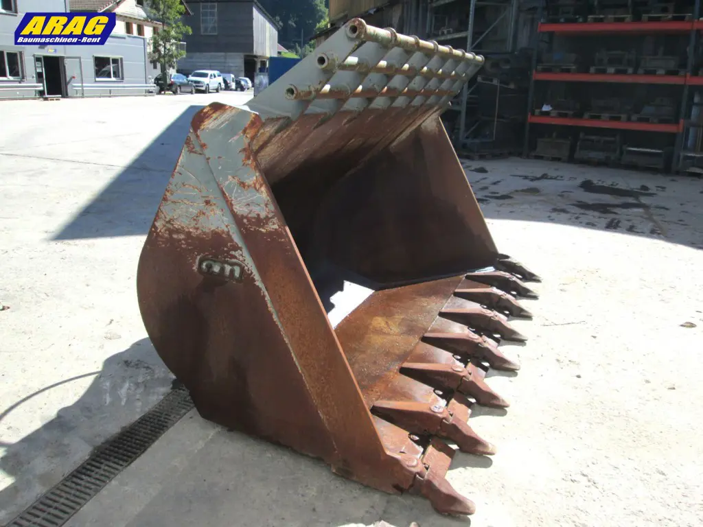 729898ce-95d9-483b-9e9d-13e8f47f5506-OM Seitenkippschaufel_04.jpg