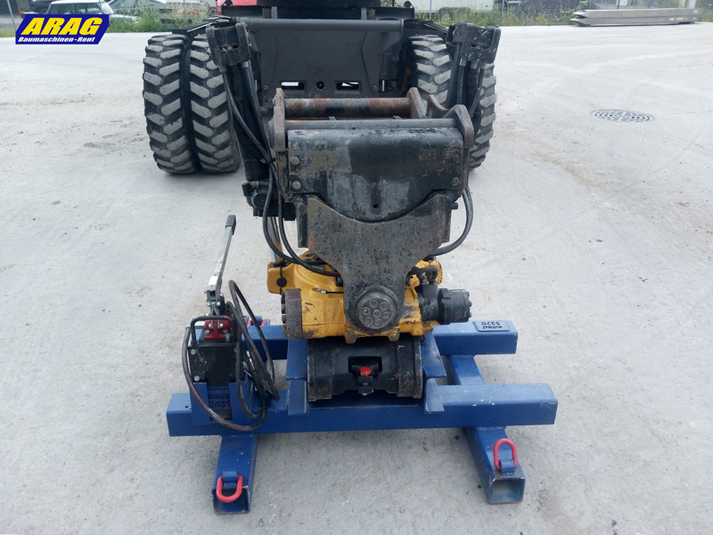 cff85cdd-fc95-420f-9a1a-4d63d6904d39-Engcon EC219_ARAG2351_06.jpg