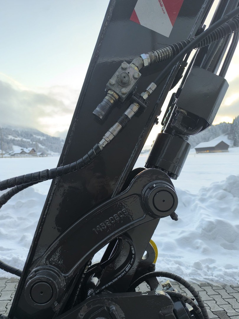 a781c3ce-6dc1-40c1-9bd2-5dce9f0e41ab-Volvo ECR88 (7).jpg