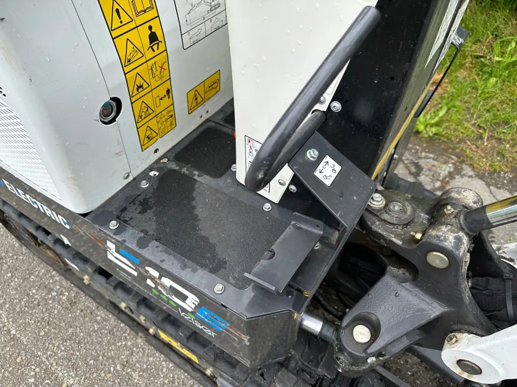 76f9cad2-aa88-41aa-b8e2-90b2c627987c-6.-leiser-ag-bobcat- e10e.jpg