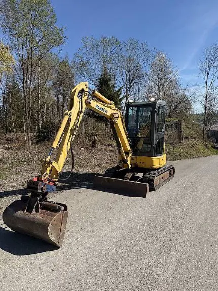 c0b6e929-a61a-4e58-89ae-fd1db9b85ea5-komatsu-35tonnen-bagger (2).jpg