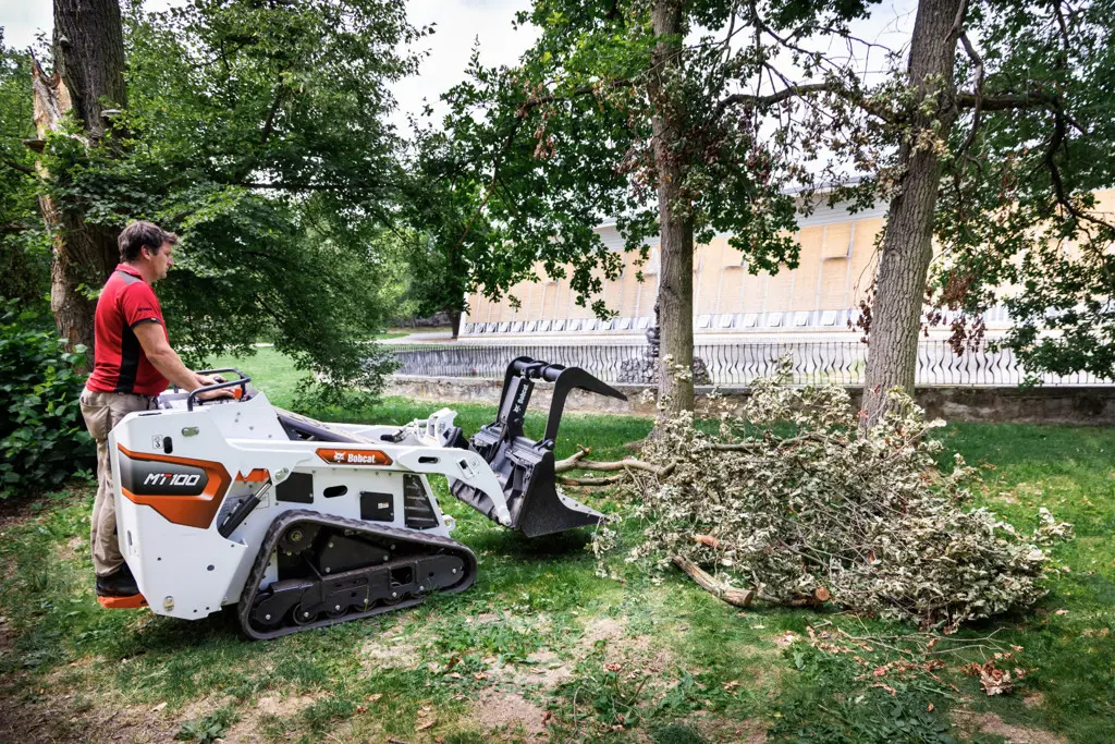 fdefbc32-b941-4b05-b3dc-26aa14358903-20220720_Bobcat_MT100_action_39.jpg