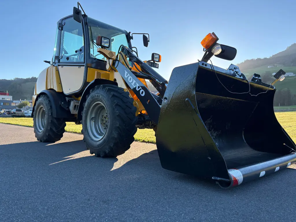 4598c083-d0b9-4a15-a852-59e7904e3872-Volvo L25B (4).jpg