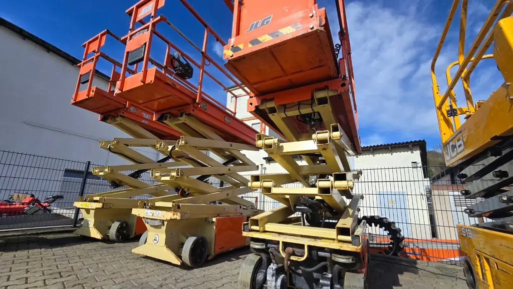 edffe560-2b6f-42f4-b68e-3b01cb400e05-Arbeitsbühnen verleih.jpg