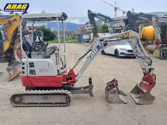 7f759863-00f4-4c3b-9c1b-6996c3e17222-Takeuchi TB215_0000000275_02.jpg