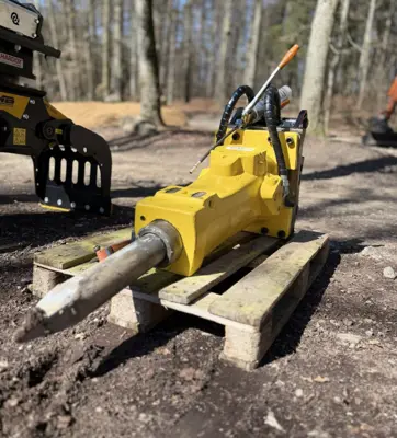 Hydraulikhammer Epiroc SB 452 mit Anbauplatte OQ45