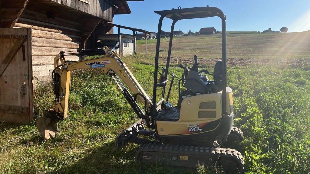 7ce87e5b-656e-44b2-b51c-3a8698673219-Yanmar Vio 17 f.jpg