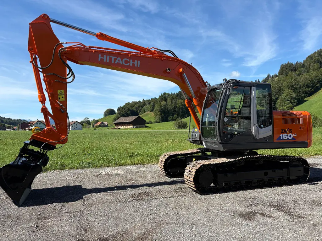 1fa6d3f3-048e-4a30-a357-590839d31fcf-Hitachi ZX160 (3).jpg