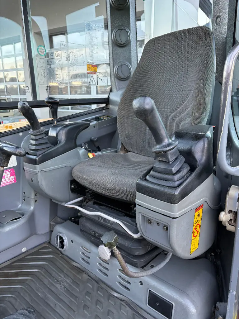 8c0d86e4-135b-42ac-bda1-c6276d92c1a8-Volvo ECR58 (6).jpg
