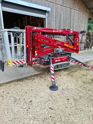 Raupenarbeitsbühne zu vermieten.