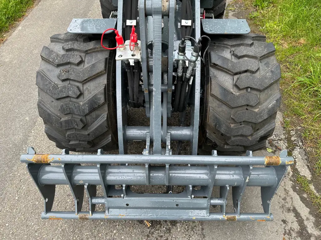 7df49dae-de0f-4fc6-a3d6-279abda02275-4.-leiser-ag-giant-g2200e x-tra.jpg